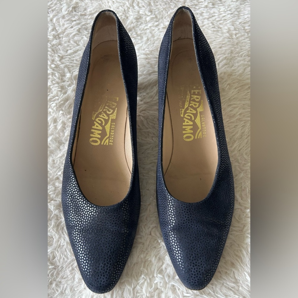 Salvatore Ferragamo Suede Leather Navy Blue Kitten Heeled Women’s Shoes 7